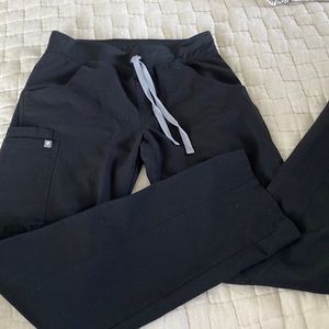 Figs technical collection scrub pant. Small tall gently worn